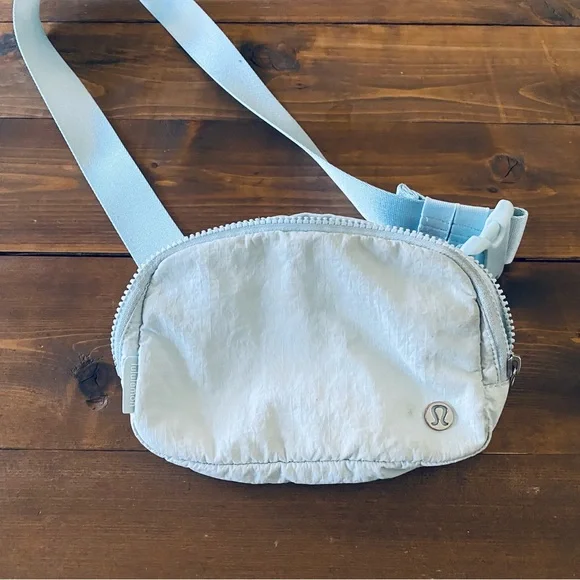 Lululemon Powder Blue 1L Everywhere Belt Bag - Picture 7 of 15